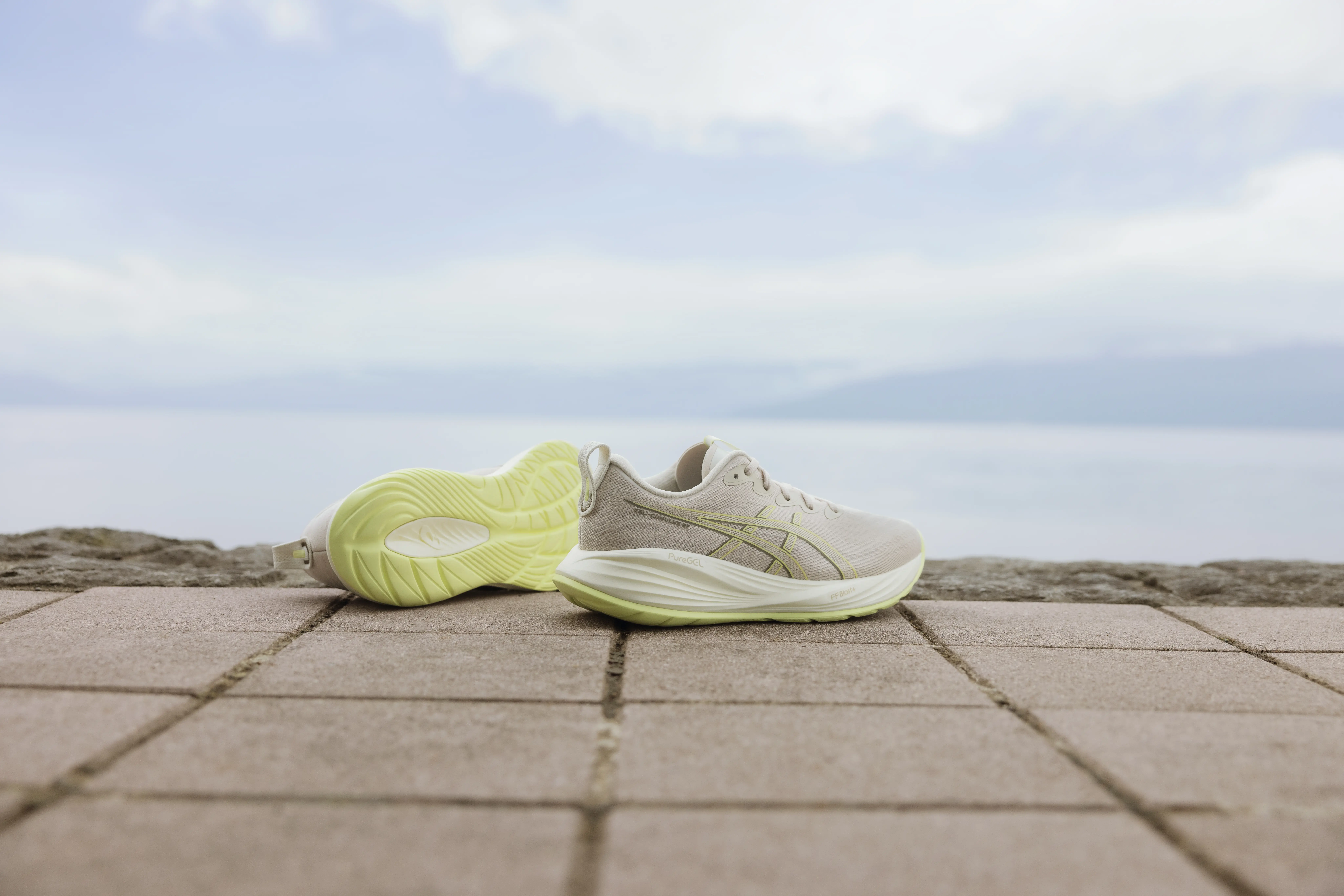 Detail of the Asics Gel-Cumulus 27 upper