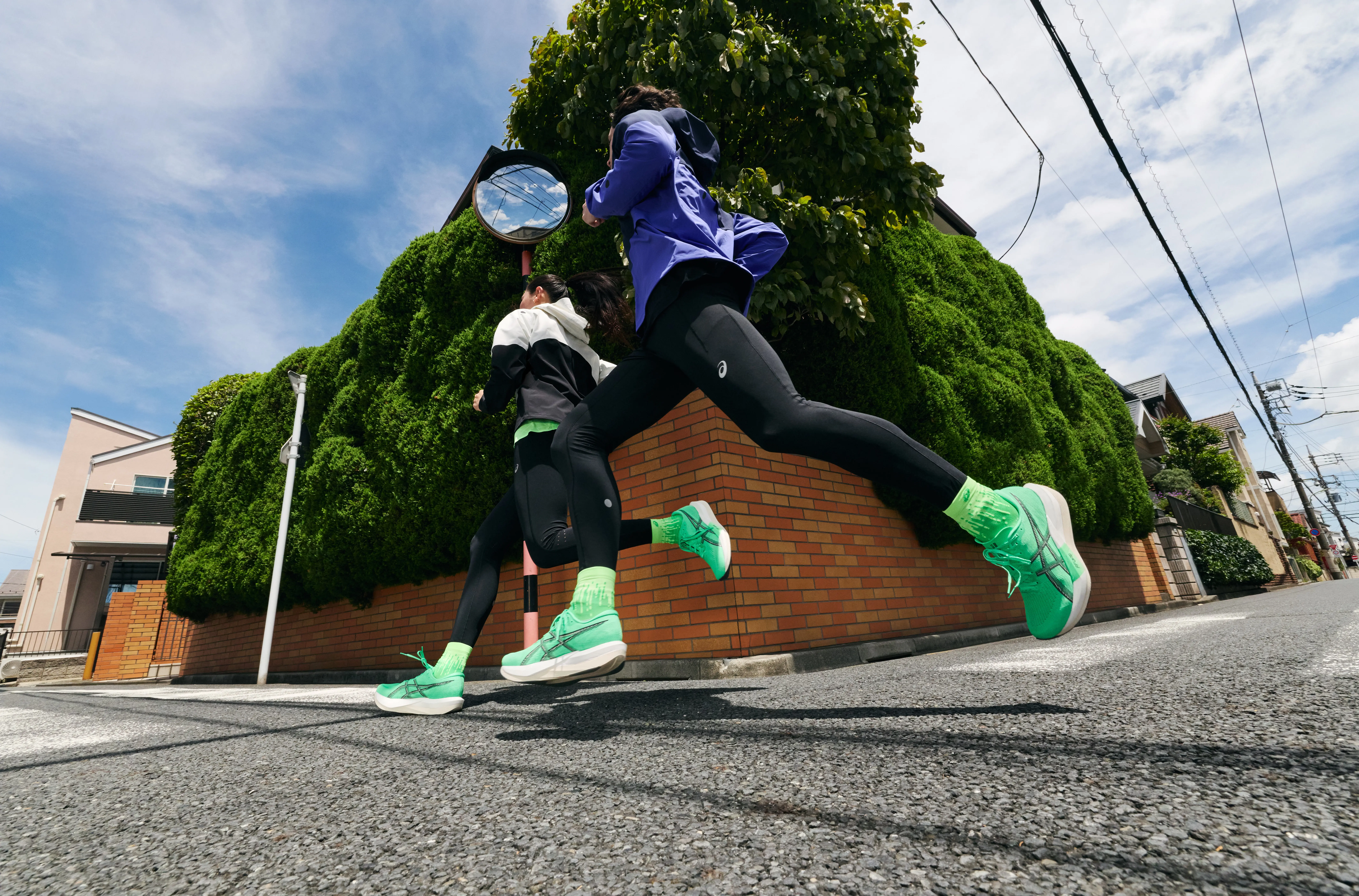 ASICS Magic Speed 5 vue de profil