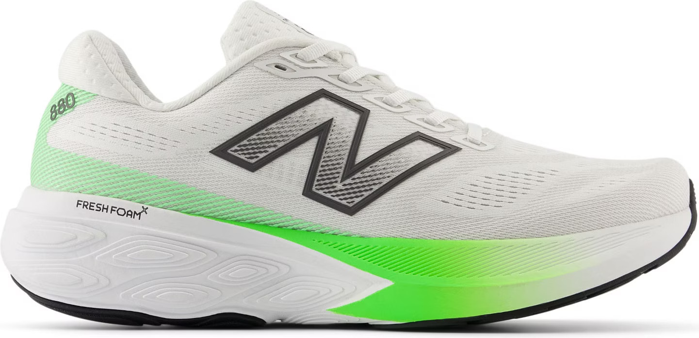 New Balance Fresh Foam X 880v15 von der Seite