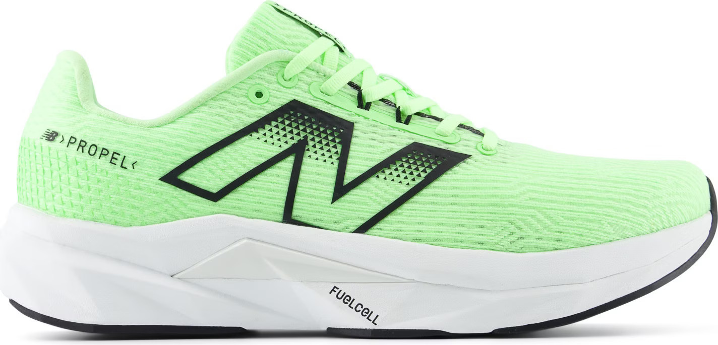 New Balance FuelCell Propel v5 von der Seite