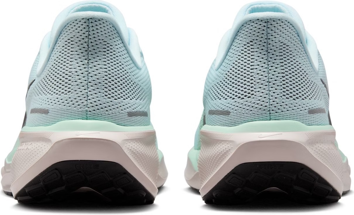 Nike Pegasus 41 sole detail